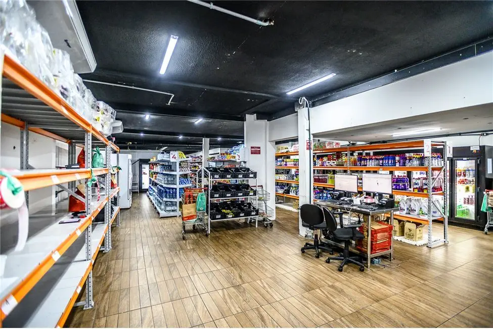 Casa com 3 quartos à venda, 400m2 em Moinhos de Vento, Porto Alegre - RS - imagem 3 Foto 3 de Casa com 3 quartos à venda, 400m2 em Moinhos de Vento, Porto Alegre - RS