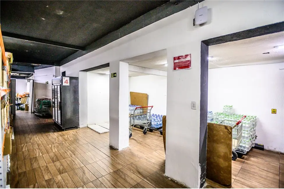 Casa com 3 quartos à venda, 400m2 em Moinhos de Vento, Porto Alegre - RS - imagem 9 Foto 9 de Casa com 3 quartos à venda, 400m2 em Moinhos de Vento, Porto Alegre - RS