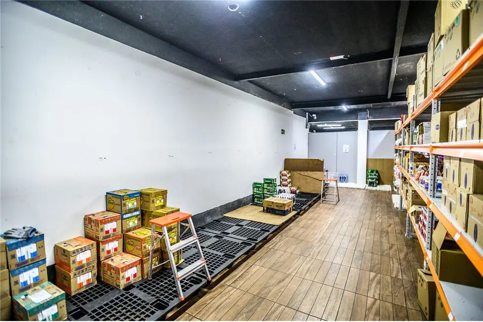 Casa com 3 quartos à venda, 400m2 em Moinhos de Vento, Porto Alegre - RS - imagem 8 Foto 8 de Casa com 3 quartos à venda, 400m2 em Moinhos de Vento, Porto Alegre - RS