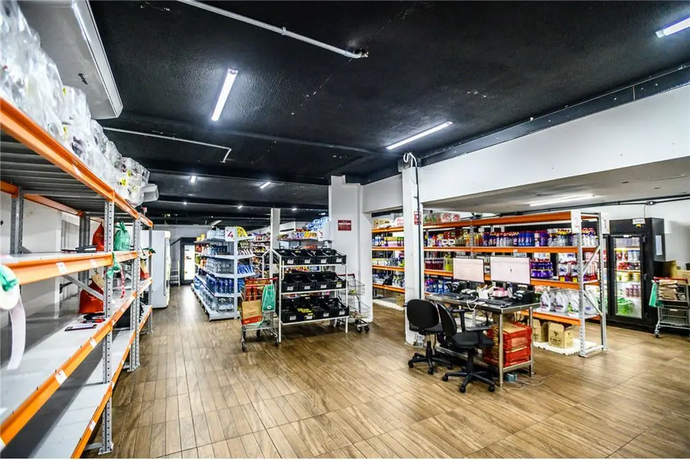 Casa com 3 quartos à venda, 400m2 em Moinhos de Vento, Porto Alegre - RS - imagem 2 Foto 2 de Casa com 3 quartos à venda, 400m2 em Moinhos de Vento, Porto Alegre - RS