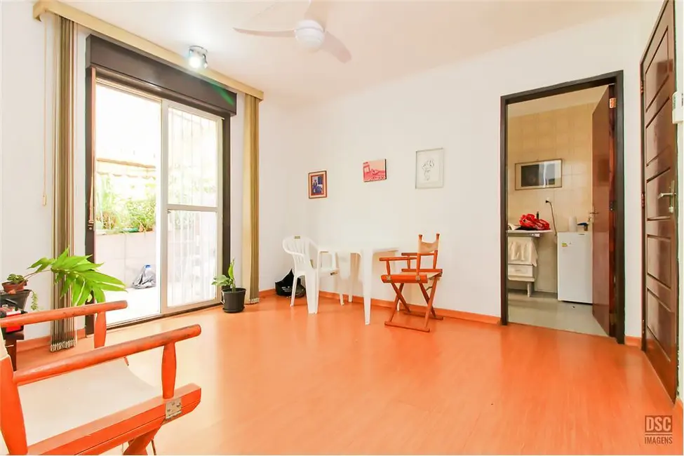Apartamento com 1 quarto à venda, 34m2 em Medianeira, Porto Alegre - RS - imagem 9 Foto 9 de Apartamento com 1 quarto à venda, 34m2 em Medianeira, Porto Alegre - RS