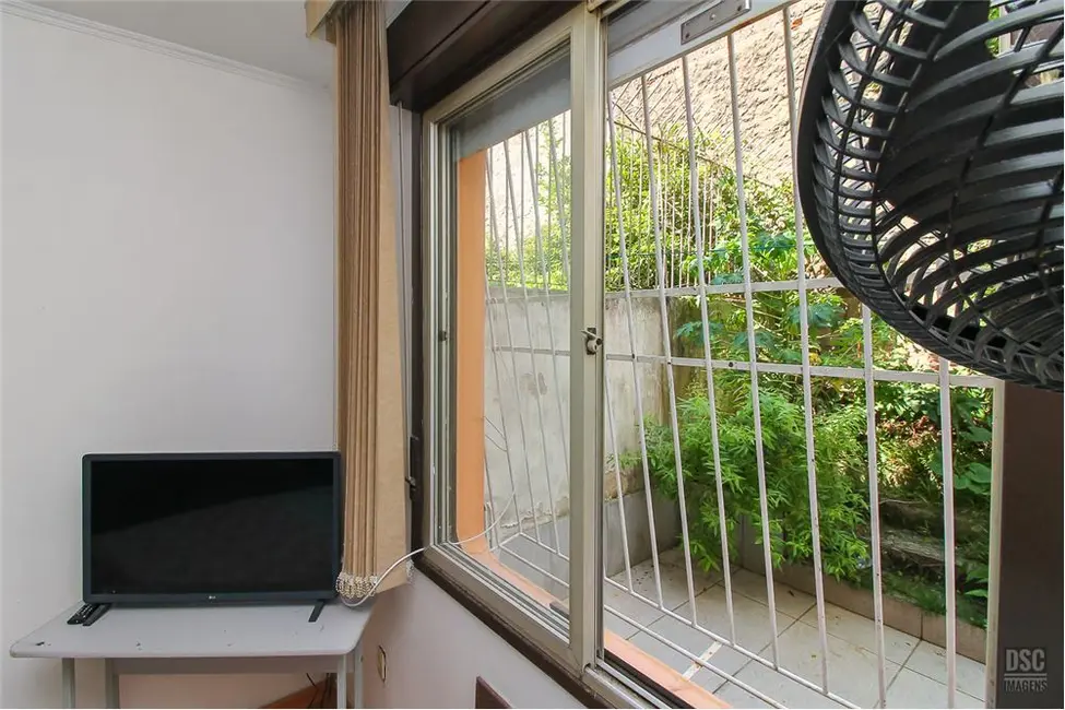 Apartamento com 1 quarto à venda, 34m2 em Medianeira, Porto Alegre - RS - imagem 2 Foto 2 de Apartamento com 1 quarto à venda, 34m2 em Medianeira, Porto Alegre - RS