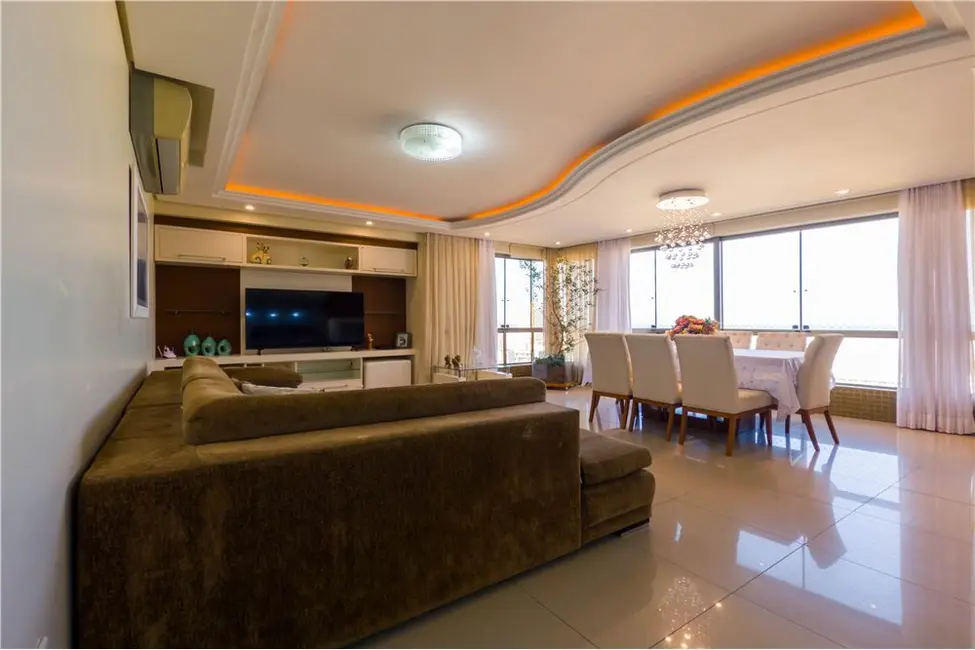 Apartamento com 3 quartos à venda, 170m2 em Centro, Tramandai - RS - imagem 3 Foto 3 de Apartamento com 3 quartos à venda, 170m2 em Centro, Tramandai - RS