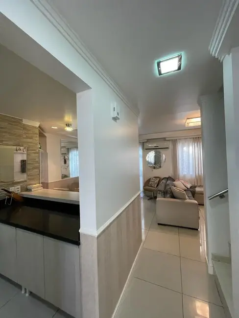 Casa com 3 quartos à venda, 144m2 em Marechal Rondon, Canoas - RS - imagem 4 Foto 4 de Casa com 3 quartos à venda, 144m2 em Marechal Rondon, Canoas - RS
