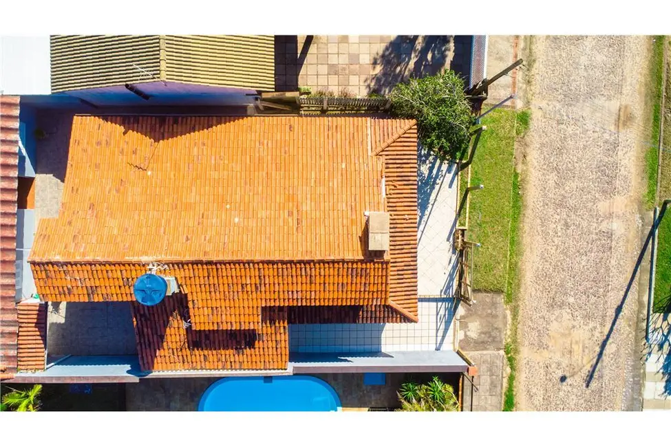 Foto 8 de Casa com 4 quartos à venda, 150m2 em Tramandai - RS
