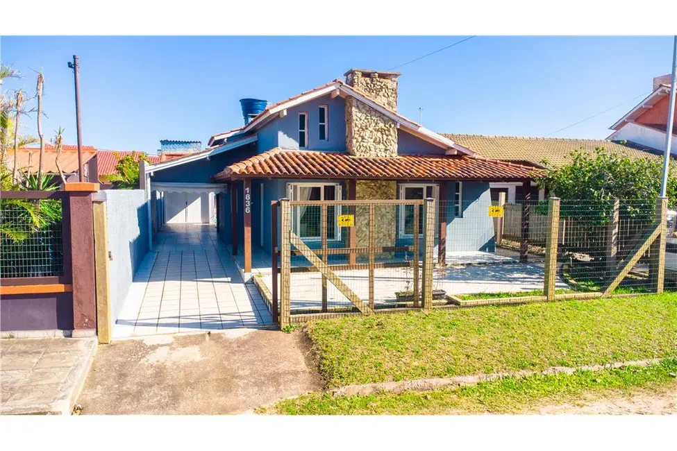 Foto 1 de Casa com 4 quartos à venda, 150m2 em Tramandai - RS