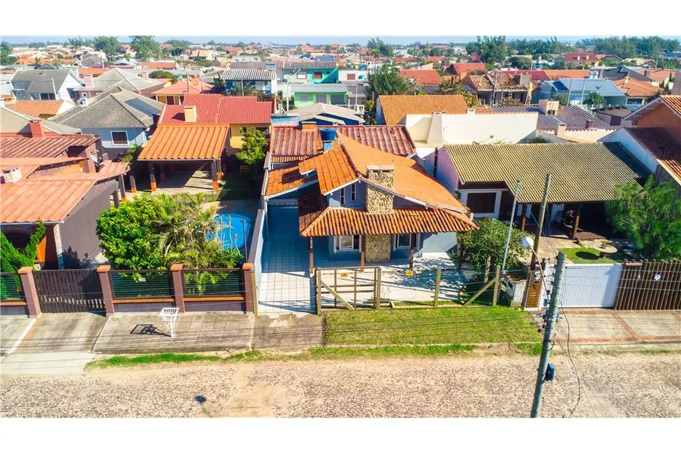 Foto 6 de Casa com 4 quartos à venda, 150m2 em Tramandai - RS