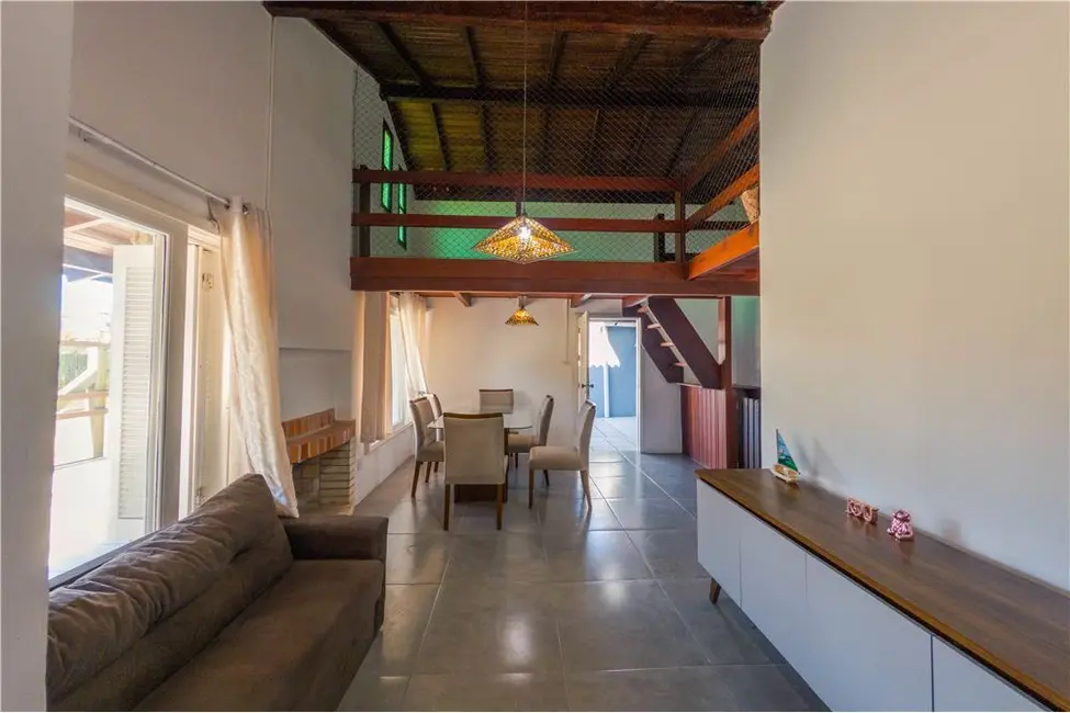 Foto 31 de Casa com 4 quartos à venda, 150m2 em Tramandai - RS