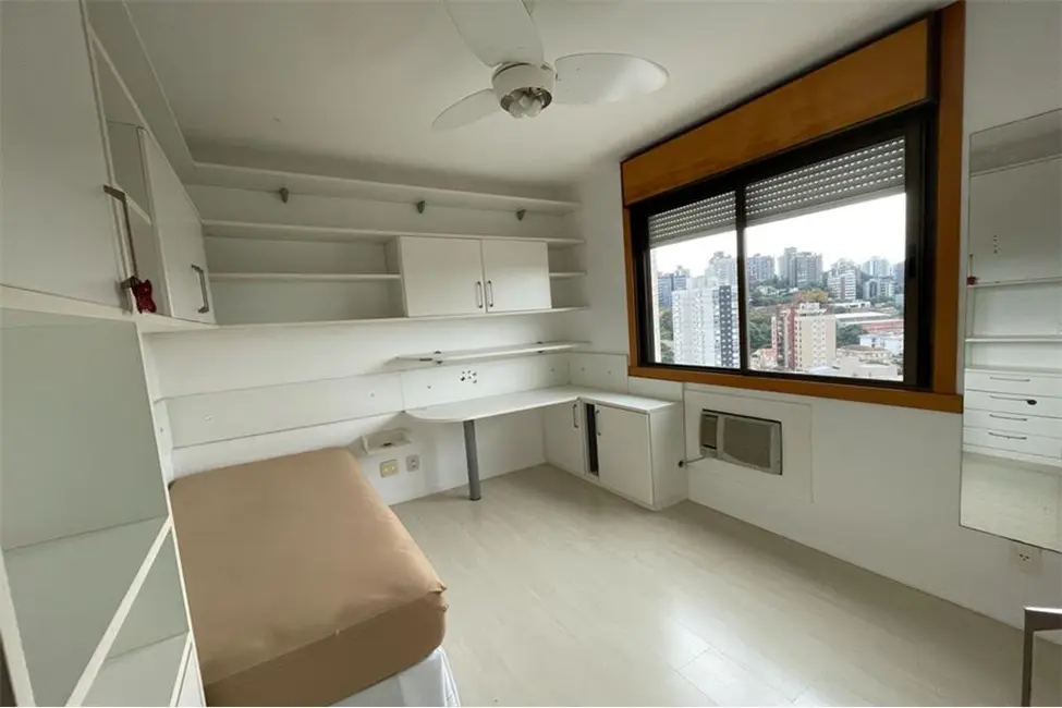 Apartamento com 2 quartos à venda, 90m2 em Santa Cecília, Porto Alegre - RS - imagem 6 Foto 6 de Apartamento com 2 quartos à venda, 90m2 em Santa Cecília, Porto Alegre - RS