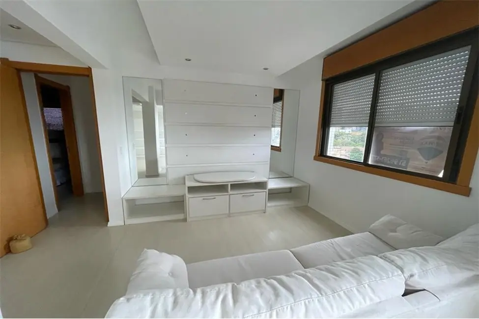 Foto 2 de Apartamento com 2 quartos à venda, 90m2 em Santa Cecília, Porto Alegre - RS