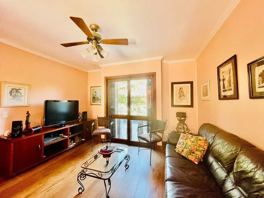 Casa com 4 quartos à venda, 240m2 em Ipanema, Porto Alegre - RS - imagem 6 Foto 6 de Casa com 4 quartos à venda, 240m2 em Ipanema, Porto Alegre - RS