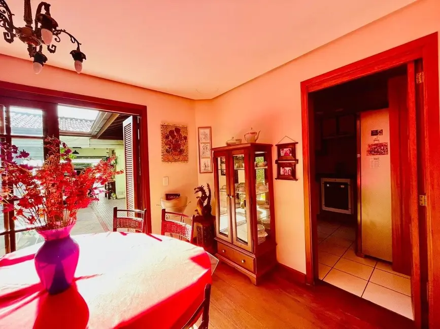 Casa com 4 quartos à venda, 240m2 em Ipanema, Porto Alegre - RS - imagem 8 Foto 8 de Casa com 4 quartos à venda, 240m2 em Ipanema, Porto Alegre - RS