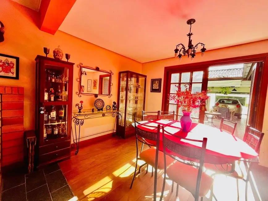 Casa com 4 quartos à venda, 240m2 em Ipanema, Porto Alegre - RS - imagem 7 Foto 7 de Casa com 4 quartos à venda, 240m2 em Ipanema, Porto Alegre - RS