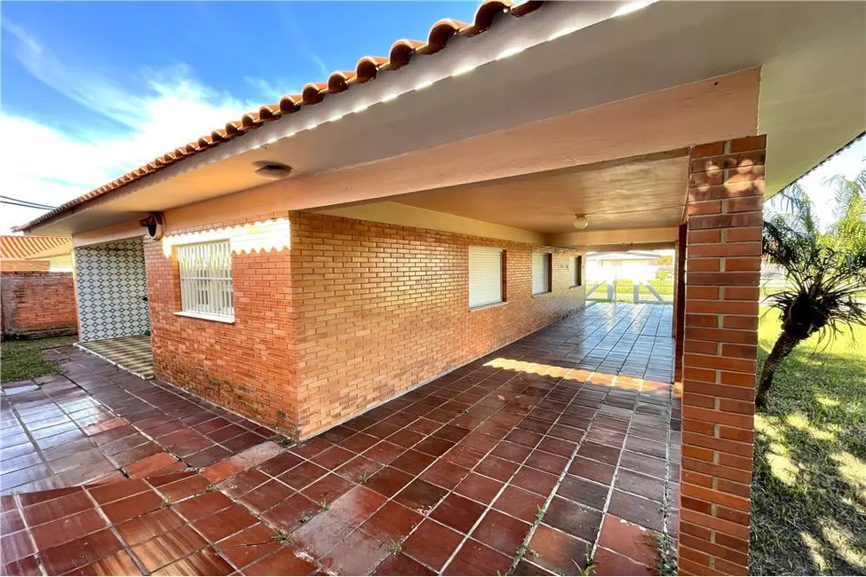 Foto 2 de Casa à venda, 196m2 em Xangri-lá - RS