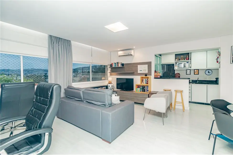 Apartamento com 2 quartos à venda, 67m2 em Santo Antônio, Porto Alegre - RS - imagem 3 Foto 3 de Apartamento com 2 quartos à venda, 67m2 em Santo Antônio, Porto Alegre - RS