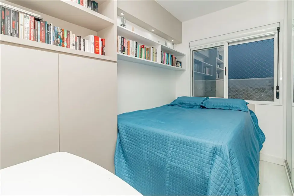 Apartamento com 2 quartos à venda, 67m2 em Santo Antônio, Porto Alegre - RS - imagem 7 Foto 7 de Apartamento com 2 quartos à venda, 67m2 em Santo Antônio, Porto Alegre - RS