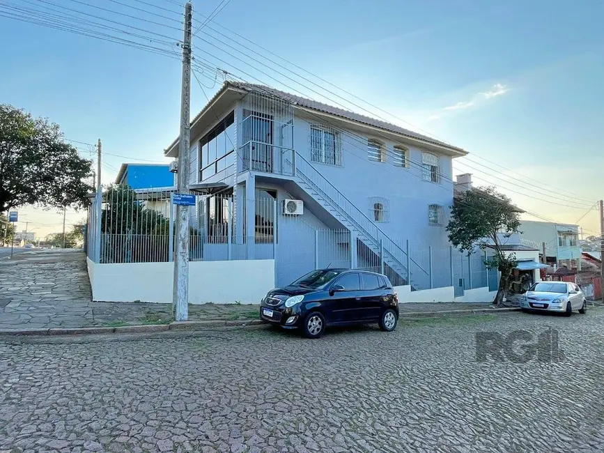 Casa com 3 quartos à venda, 360m2 em Glória, Porto Alegre - RS - imagem 3 Foto 3 de Casa com 3 quartos à venda, 360m2 em Glória, Porto Alegre - RS
