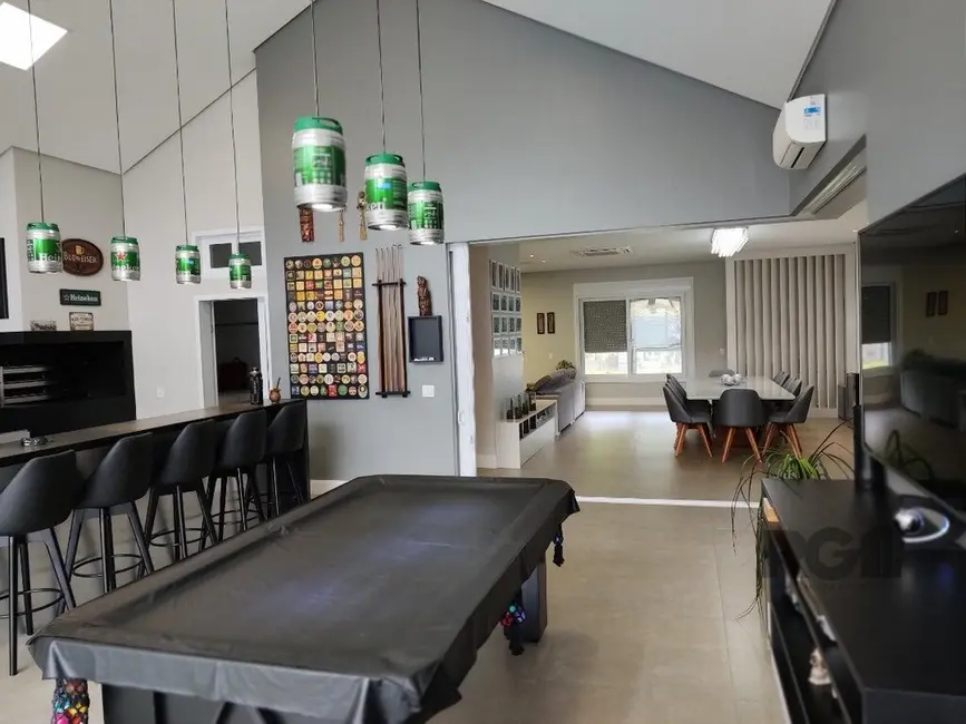 Casa com 4 quartos à venda, 380m2 em Ipanema, Porto Alegre - RS - imagem 3 Foto 3 de Casa com 4 quartos à venda, 380m2 em Ipanema, Porto Alegre - RS