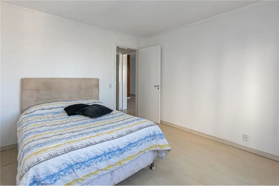 Apartamento com 2 quartos à venda, 74m2 em Centro Histórico, Porto Alegre - RS - imagem 8 Foto 8 de Apartamento com 2 quartos à venda, 74m2 em Centro Histórico, Porto Alegre - RS
