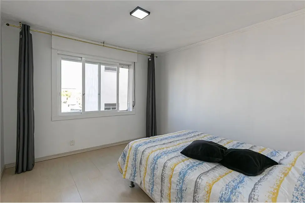 Apartamento com 2 quartos à venda, 74m2 em Centro Histórico, Porto Alegre - RS - imagem 6 Foto 6 de Apartamento com 2 quartos à venda, 74m2 em Centro Histórico, Porto Alegre - RS