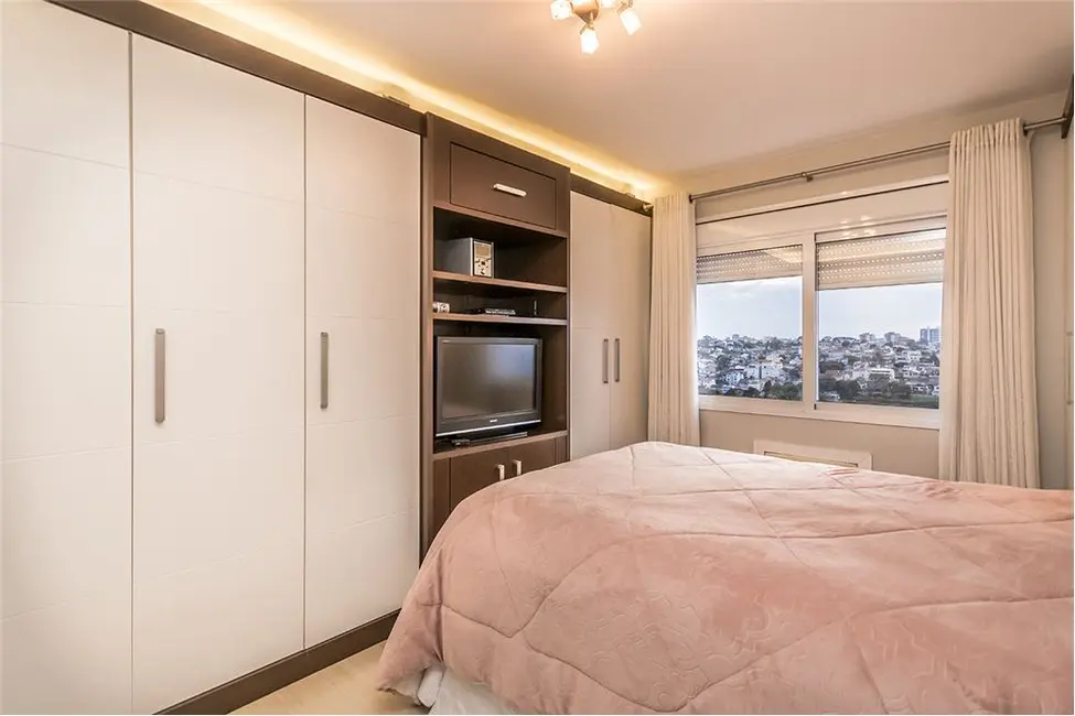 Foto 9 de Apartamento com 4 quartos à venda, 210m2 em Jardim Itu, Porto Alegre - RS