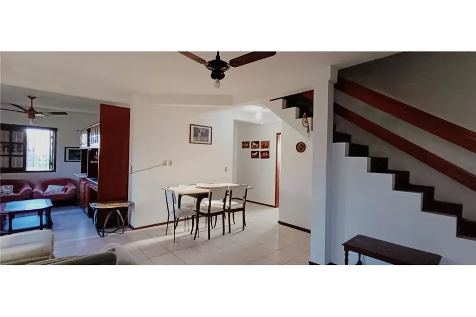 Casa com 3 quartos à venda, 165m2 em Tramandai - RS - imagem 2 Foto 2 de Casa com 3 quartos à venda, 165m2 em Tramandai - RS