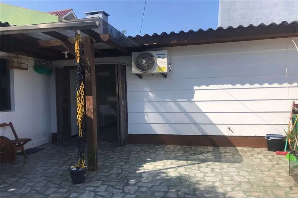 Casa com 3 quartos à venda, 90m2 em Tramandai - RS - imagem 2 Foto 2 de Casa com 3 quartos à venda, 90m2 em Tramandai - RS