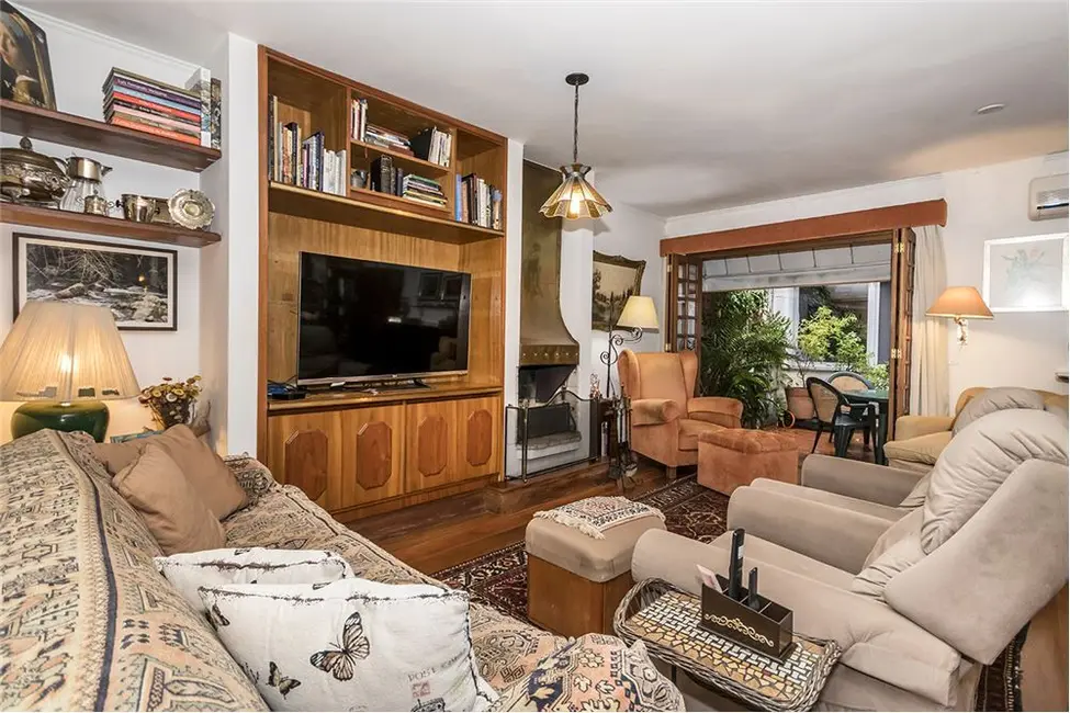 Casa com 4 quartos à venda, 280m2 em Três Figueiras, Porto Alegre - RS - imagem 3 Foto 3 de Casa com 4 quartos à venda, 280m2 em Três Figueiras, Porto Alegre - RS