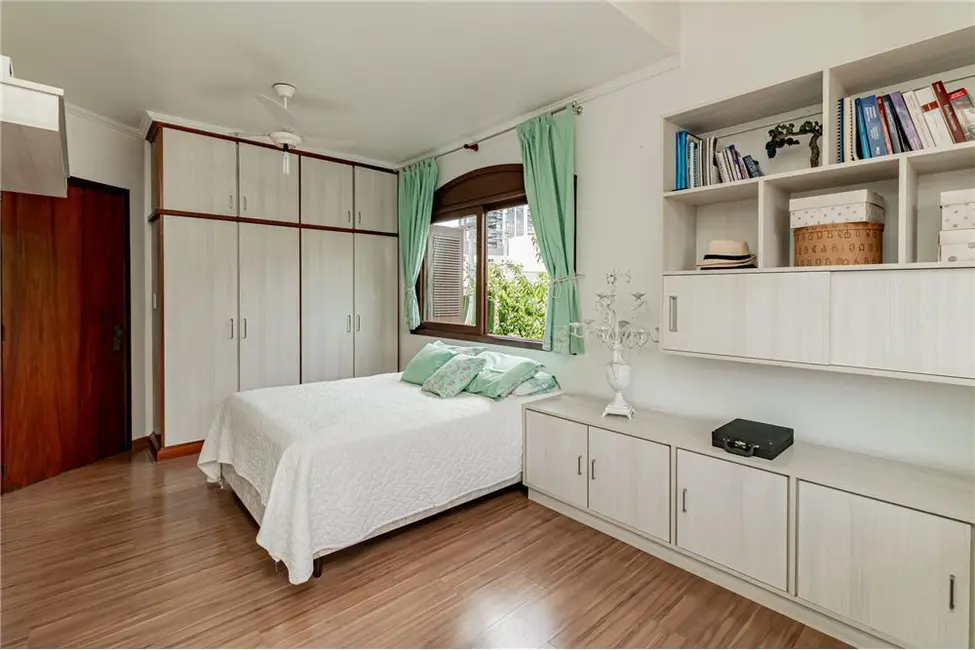 Foto 4 de Casa com 4 quartos à venda, 350m2 em Partenon, Porto Alegre - RS