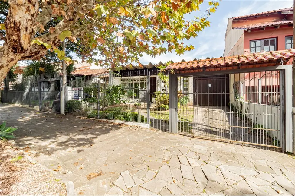 Casa com 3 quartos à venda, 300m2 em Chácara das Pedras, Porto Alegre - RS - imagem 2 Foto 2 de Casa com 3 quartos à venda, 300m2 em Chácara das Pedras, Porto Alegre - RS