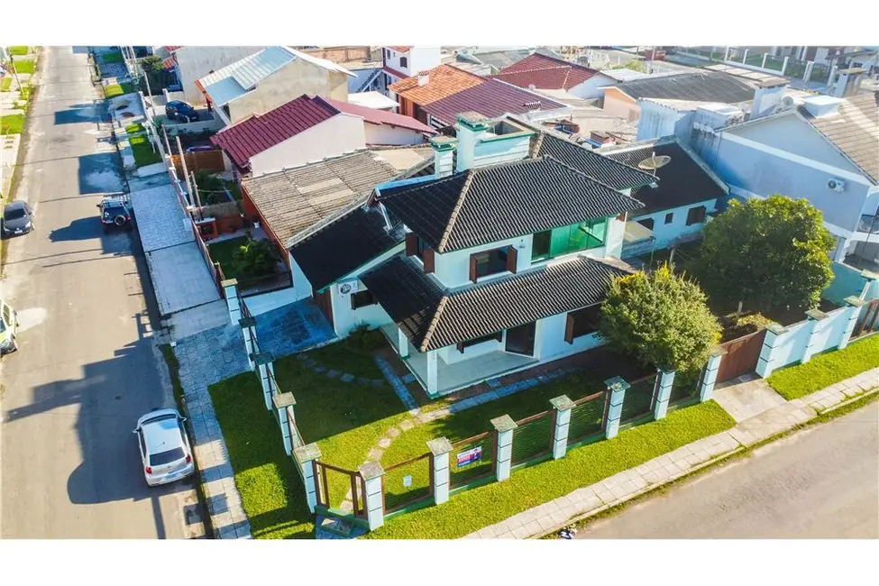 Foto 17 de Casa com 4 quartos à venda, 188m2 em Tramandai - RS