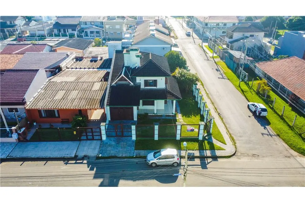 Foto 18 de Casa com 4 quartos à venda, 188m2 em Tramandai - RS