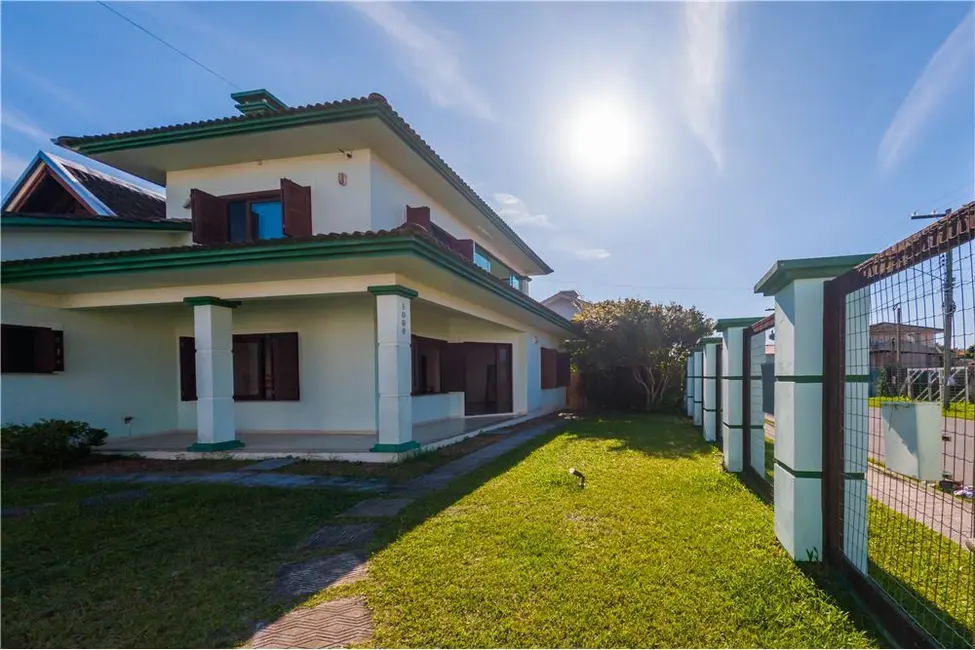 Casa com 4 quartos à venda, 188m2 em Tramandai - RS - imagem 2 Foto 2 de Casa com 4 quartos à venda, 188m2 em Tramandai - RS
