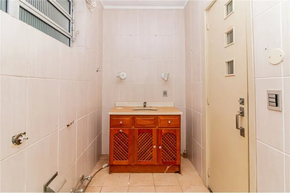Apartamento com 3 quartos à venda, 148m2 em Centro Histórico, Porto Alegre - RS - imagem 8 Foto 8 de Apartamento com 3 quartos à venda, 148m2 em Centro Histórico, Porto Alegre - RS