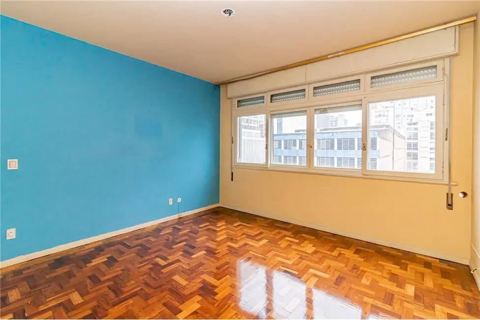 Apartamento com 3 quartos à venda, 148m2 em Centro Histórico, Porto Alegre - RS - imagem 4 Foto 4 de Apartamento com 3 quartos à venda, 148m2 em Centro Histórico, Porto Alegre - RS