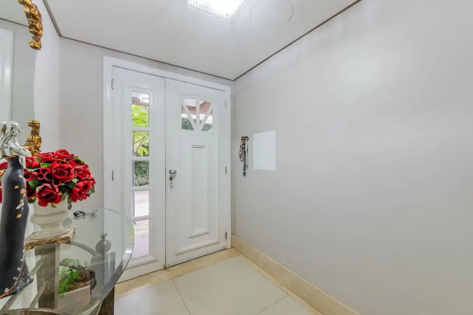 Casa com 4 quartos à venda, 257m2 em Jardim Carvalho, Porto Alegre - RS - imagem 3 Foto 3 de Casa com 4 quartos à venda, 257m2 em Jardim Carvalho, Porto Alegre - RS
