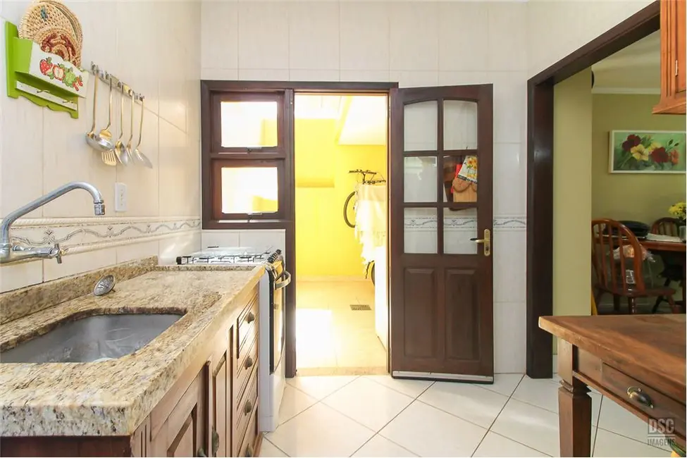Casa com 3 quartos à venda, 150m2 em Espírito Santo, Porto Alegre - RS - imagem 8 Foto 8 de Casa com 3 quartos à venda, 150m2 em Espírito Santo, Porto Alegre - RS