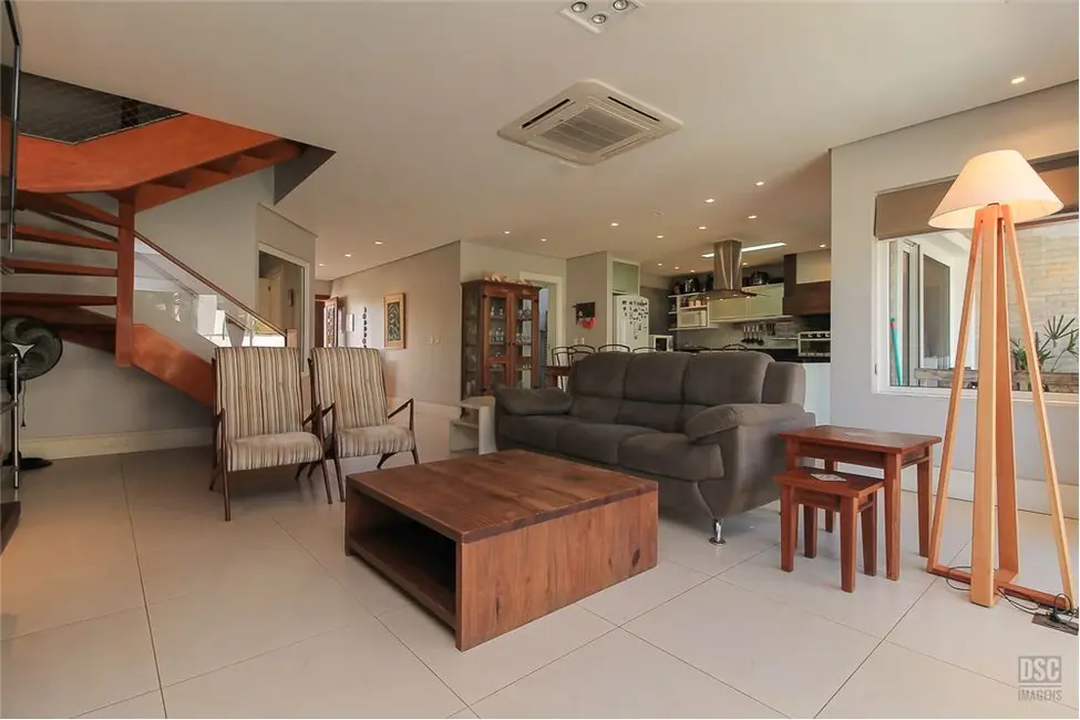 Casa com 3 quartos à venda, 243m2 em Hípica, Porto Alegre - RS - imagem 9 Foto 9 de Casa com 3 quartos à venda, 243m2 em Hípica, Porto Alegre - RS