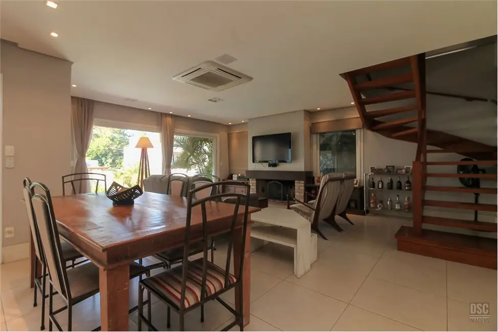 Casa com 3 quartos à venda, 243m2 em Hípica, Porto Alegre - RS - imagem 6 Foto 6 de Casa com 3 quartos à venda, 243m2 em Hípica, Porto Alegre - RS