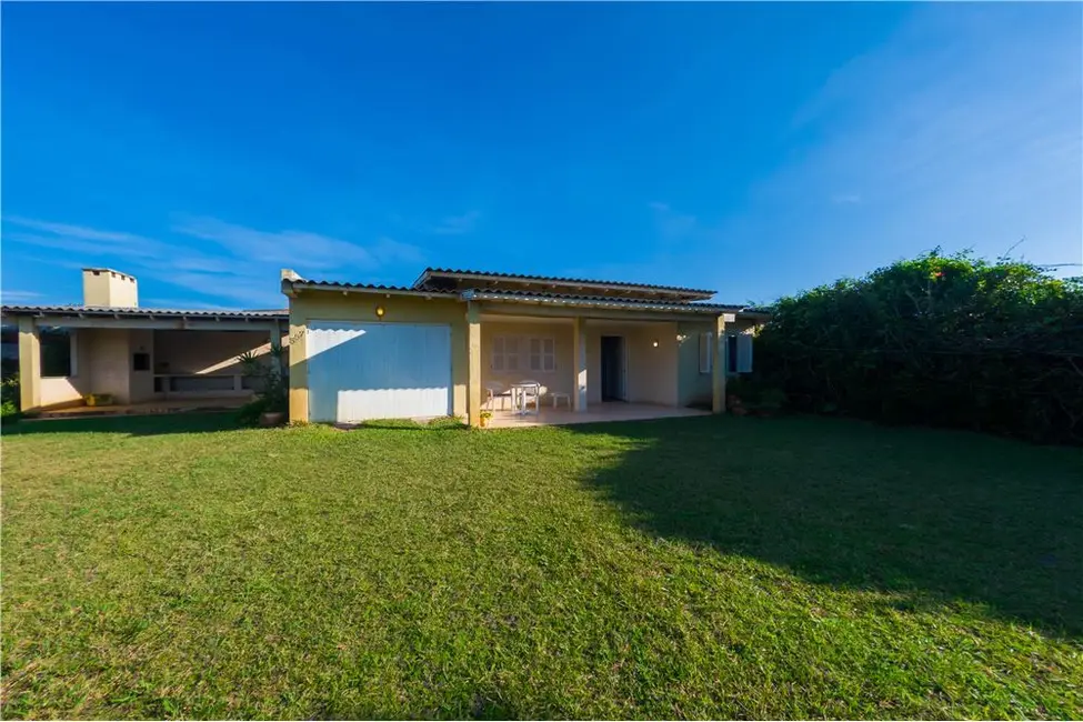 Casa com 3 quartos à venda, 145m2 em Tramandai - RS - imagem 3 Foto 3 de Casa com 3 quartos à venda, 145m2 em Tramandai - RS