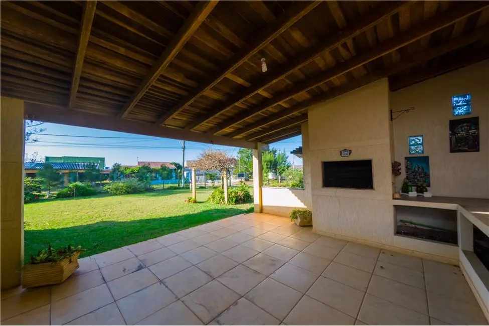 Casa com 3 quartos à venda, 145m2 em Tramandai - RS - imagem 5 Foto 5 de Casa com 3 quartos à venda, 145m2 em Tramandai - RS