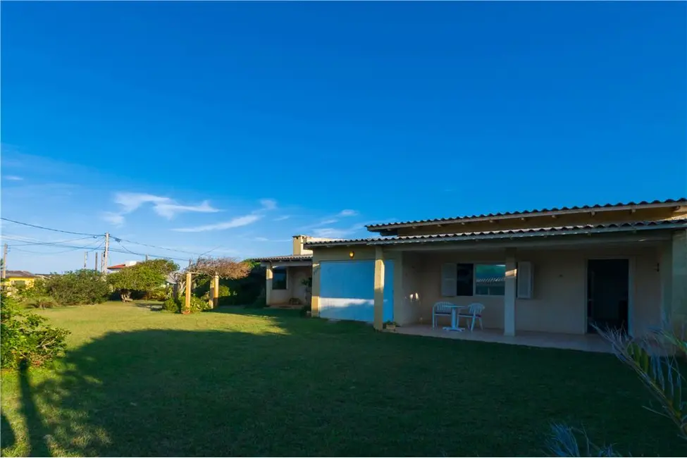 Foto 1 de Casa com 3 quartos à venda, 145m2 em Tramandai - RS