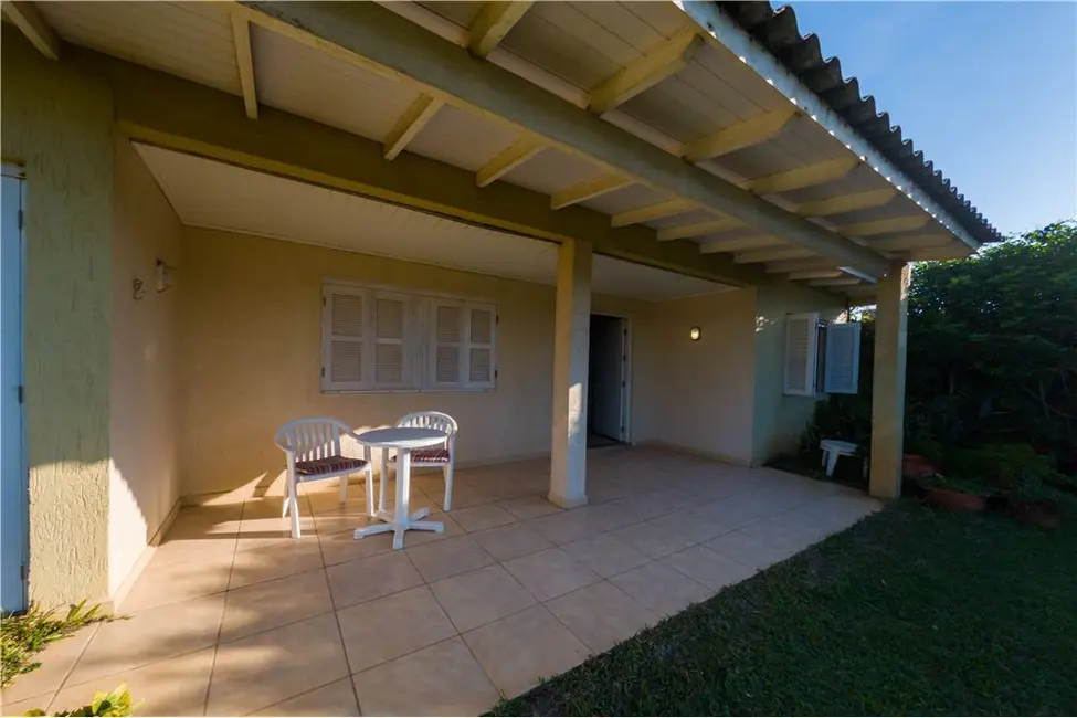 Casa com 3 quartos à venda, 145m2 em Tramandai - RS - imagem 4 Foto 4 de Casa com 3 quartos à venda, 145m2 em Tramandai - RS