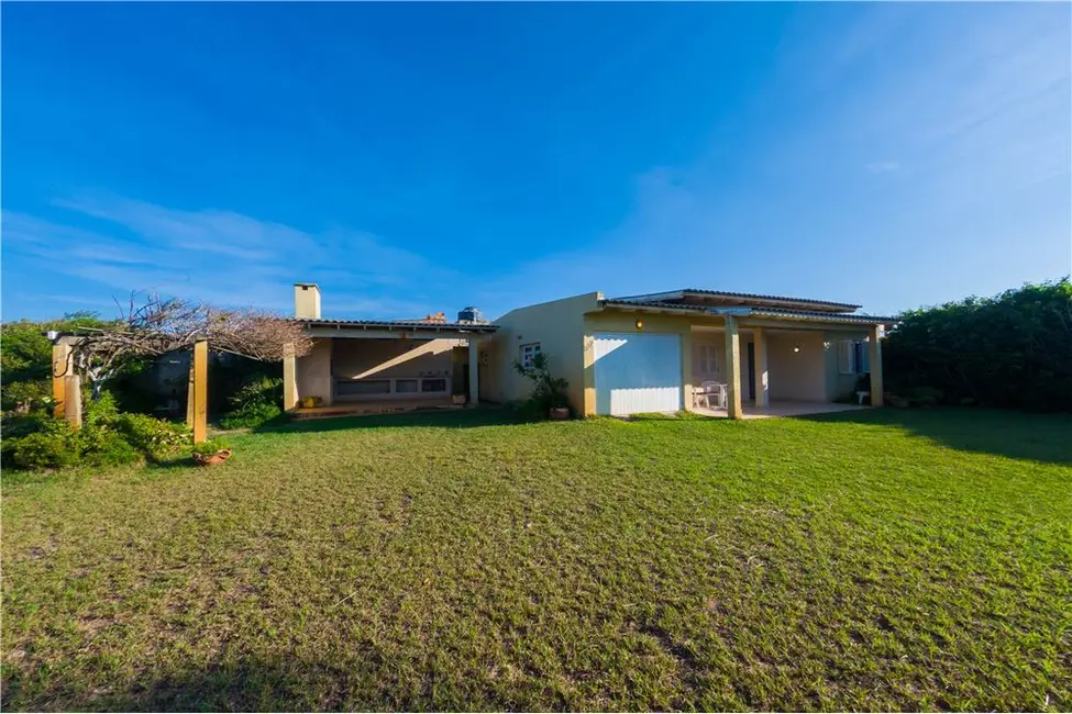 Casa com 3 quartos à venda, 145m2 em Tramandai - RS - imagem 6 Foto 6 de Casa com 3 quartos à venda, 145m2 em Tramandai - RS