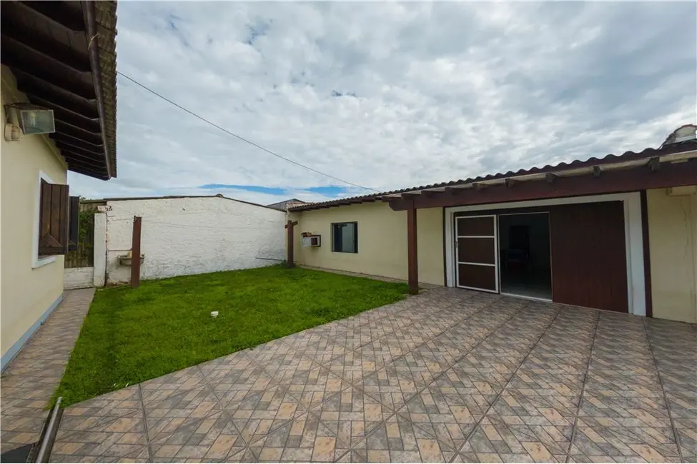 Foto 18 de Casa com 2 quartos à venda, 237m2 em Tramandai - RS