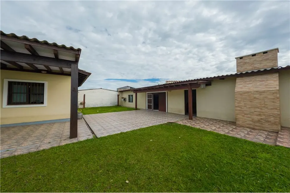 Foto 13 de Casa com 2 quartos à venda, 237m2 em Tramandai - RS