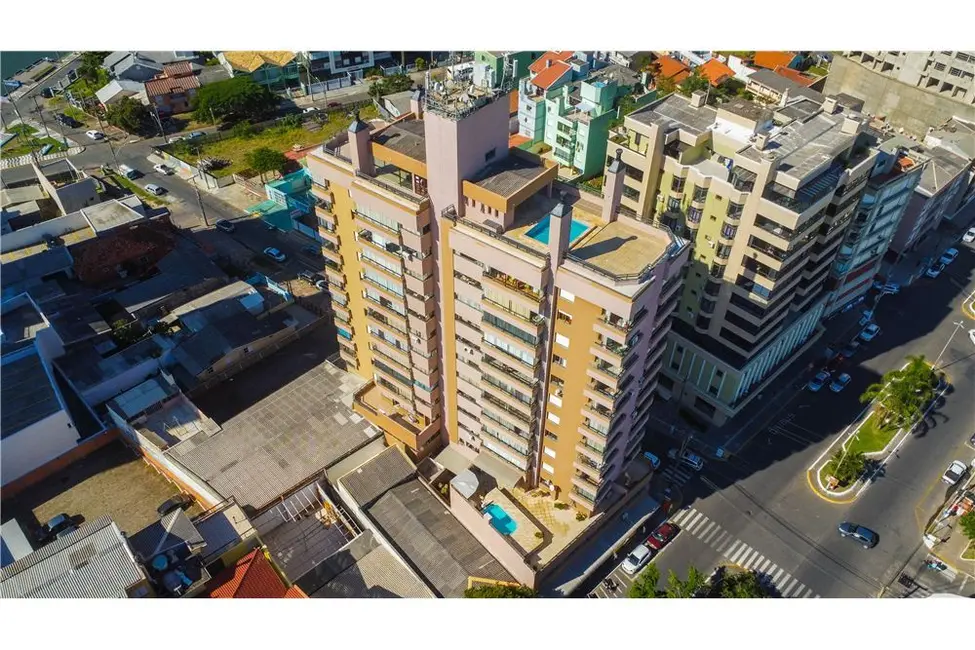 Apartamento com 3 quartos à venda, 210m2 em Centro, Tramandai - RS - imagem 4 Foto 4 de Apartamento com 3 quartos à venda, 210m2 em Centro, Tramandai - RS
