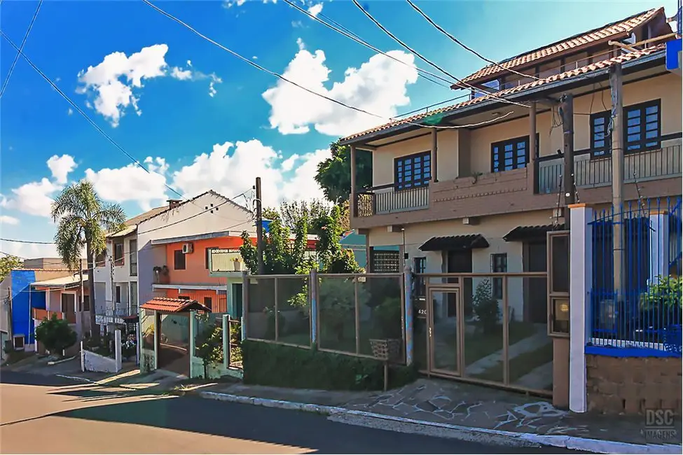 Foto 2 de Casa com 3 quartos à venda, 247m2 em Vila Nova, Porto Alegre - RS