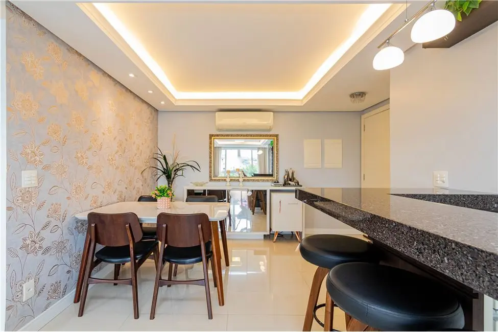 Apartamento com 3 quartos à venda, 90m2 em Menino Deus, Porto Alegre - RS - imagem 6 Foto 6 de Apartamento com 3 quartos à venda, 90m2 em Menino Deus, Porto Alegre - RS