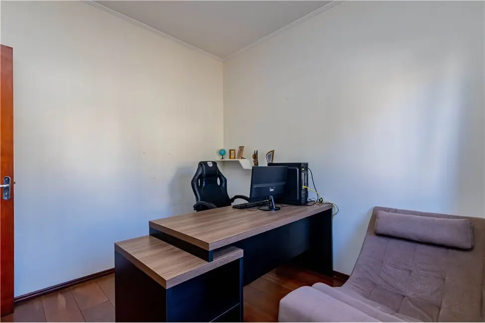 Casa com 4 quartos à venda, 294m2 em Jardim Itu, Porto Alegre - RS - imagem 9 Foto 9 de Casa com 4 quartos à venda, 294m2 em Jardim Itu, Porto Alegre - RS